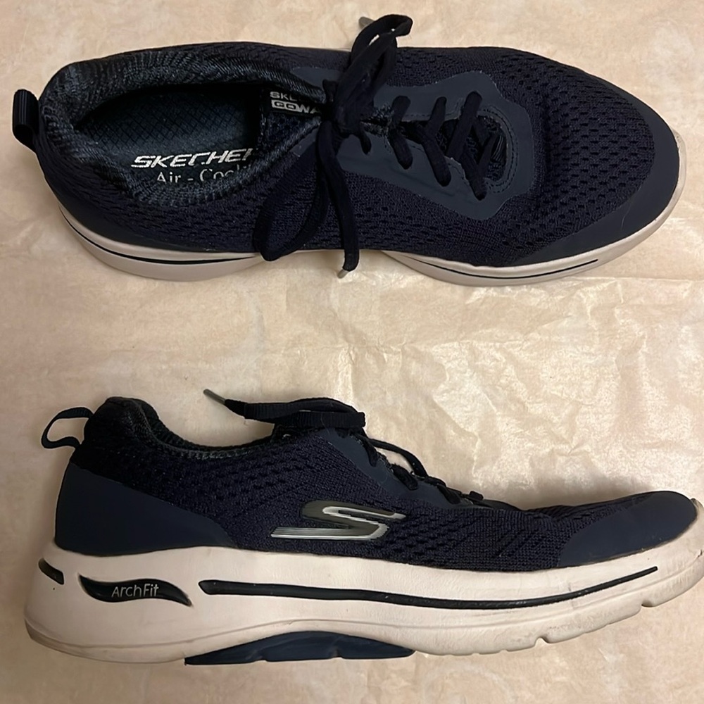 Skechers Go Walk sneakers Womens Size 7.5